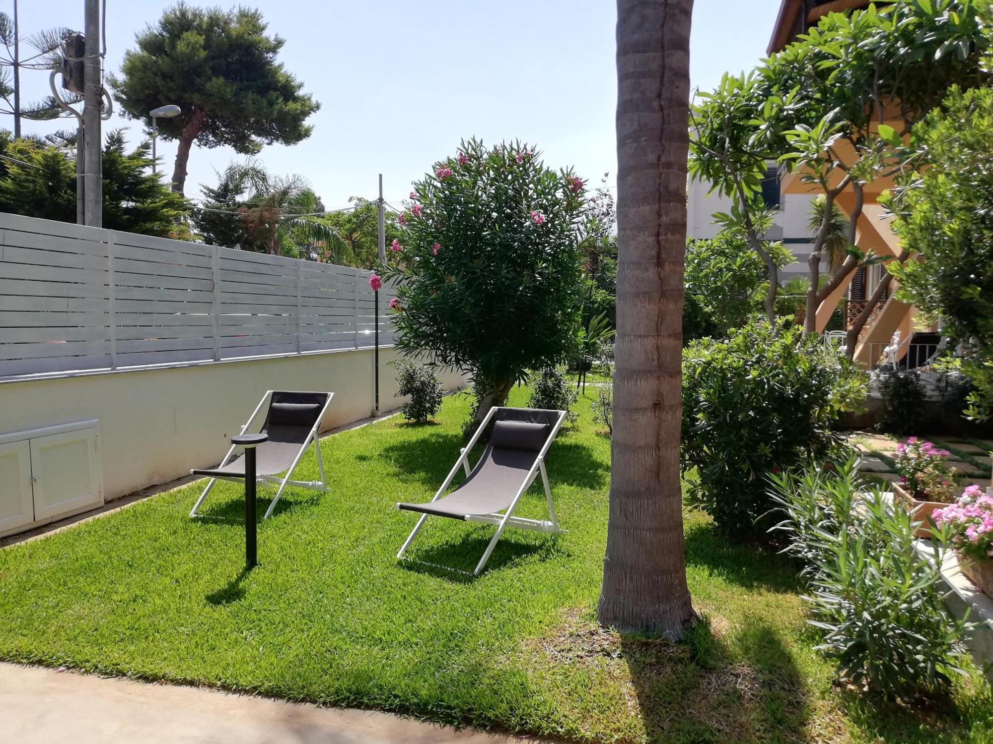 Mondello Felix - Appartamenti In Villa A 600M Dal Mare Exterior photo